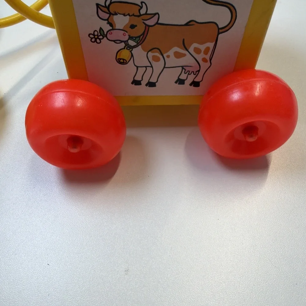Vintage 1970 FISHER PRICE Peek-a-Boo Block Classic Pull Toy - WORKS